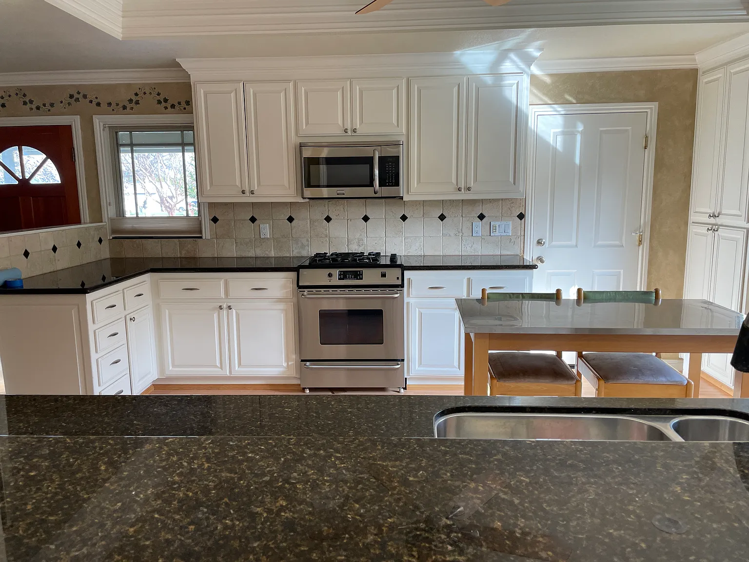 3 bed, 1464 sqft, $4,900 — Photo 4