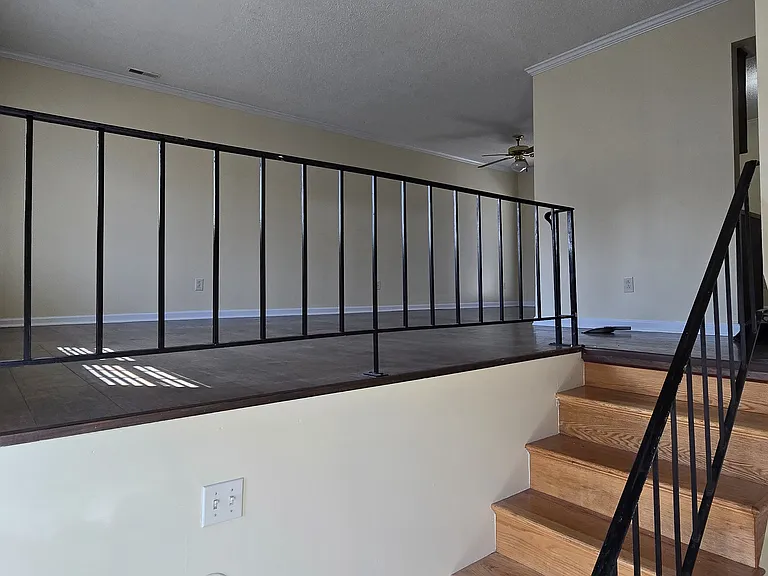 10005 Bluegrass Rd — Photo 2