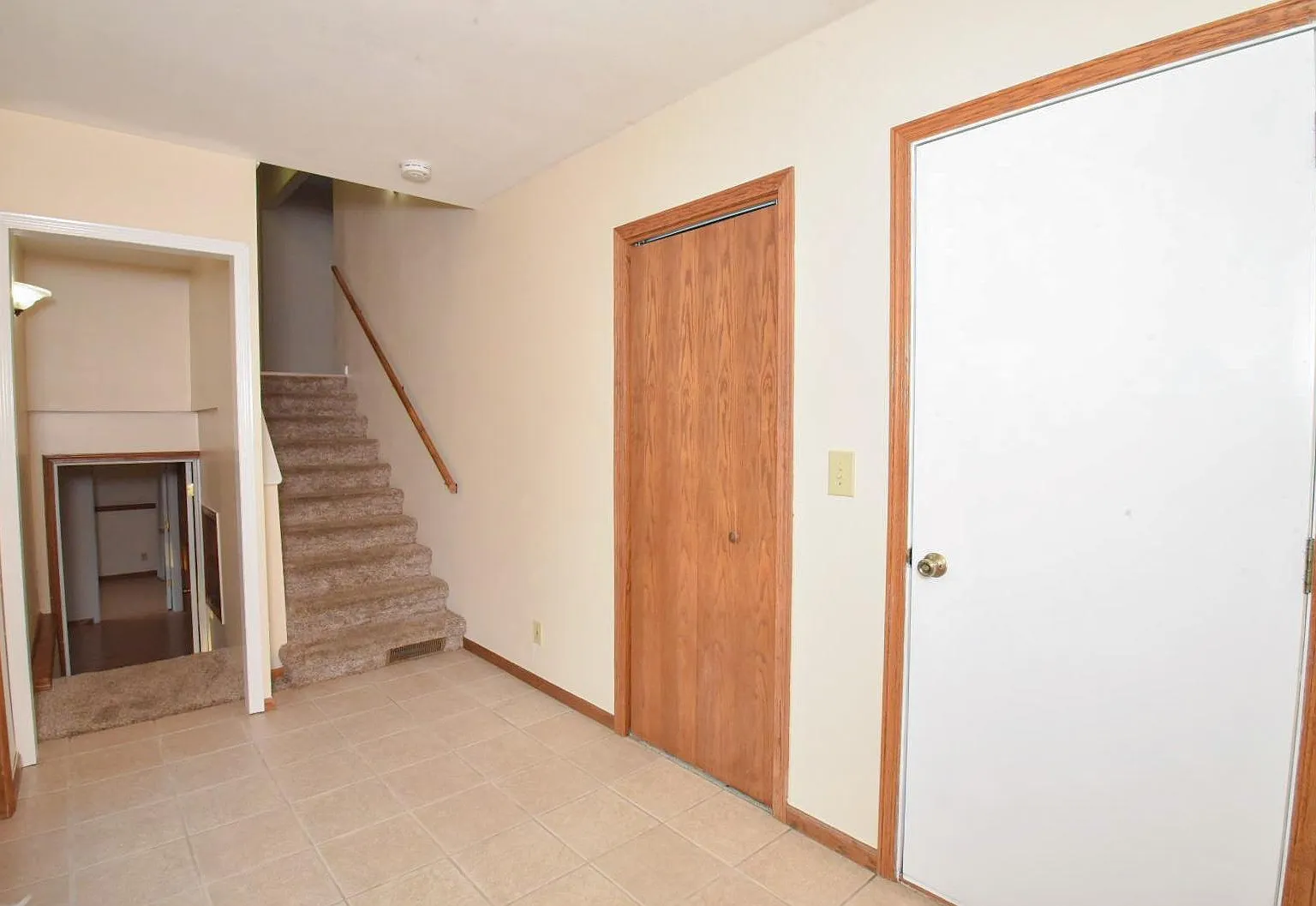 2501 Thomas Ct — Photo 3