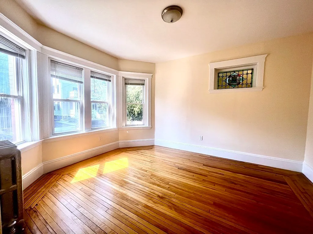 Building Photo - 102 Trowbridge St #2L