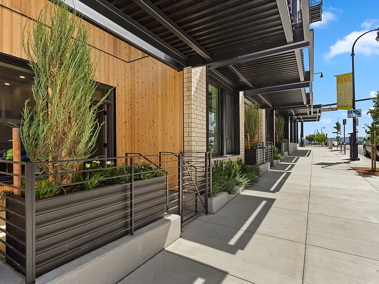 440 West — Photo 36