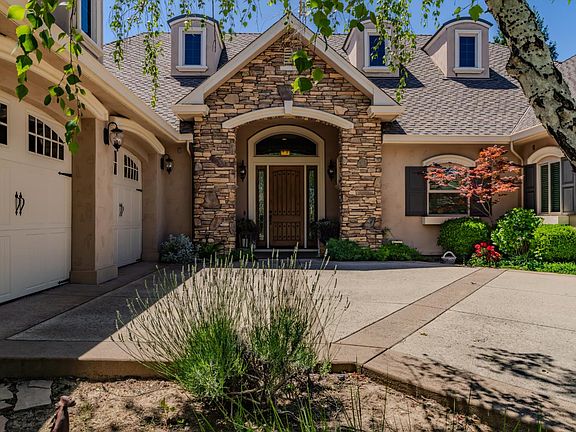 3rd image of 2086 Oak Creek Dr #1