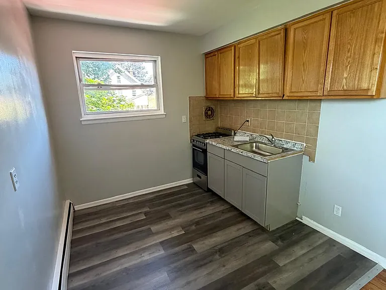36 Smith St #3D — Photo 2