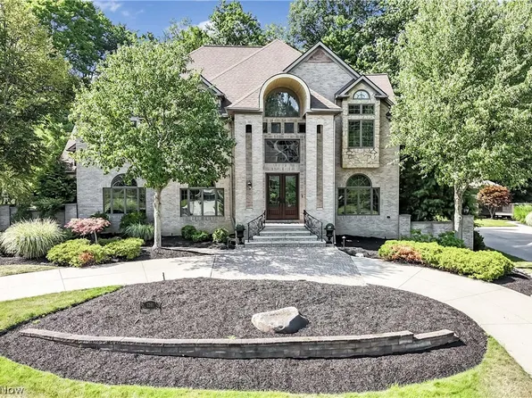 1261 Homestead Creek Dr, Broadview Heights, OH 44147