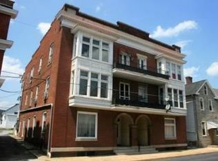 32 S Potomac St APT 2, Waynesboro, PA 17268