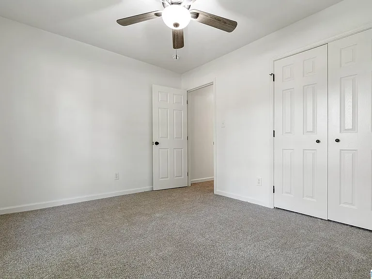 1004 W Walnut St — Photo 28