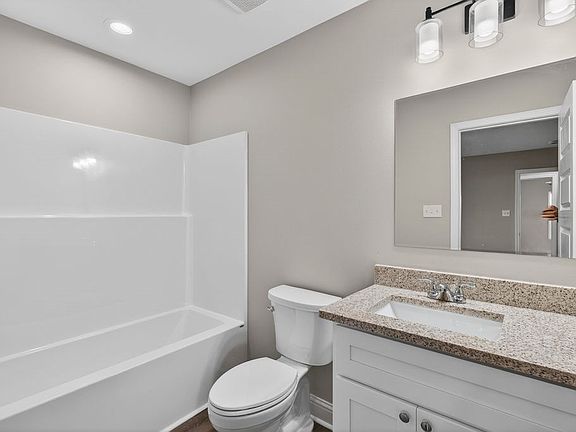 2nd image of 425 Peters Rd