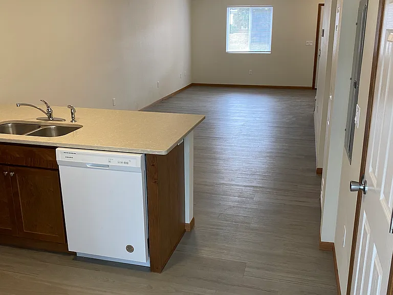 220 E Main St — Photo 4
