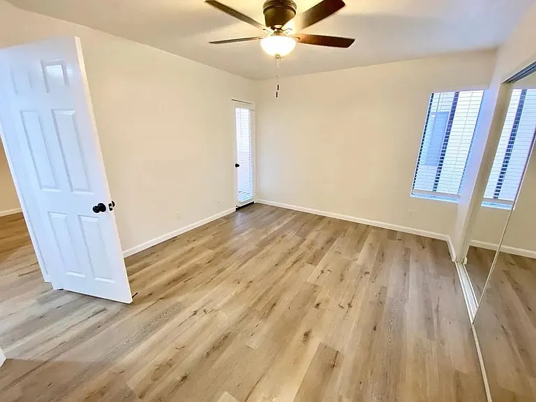 6033 Estelle St #10 — Photo 14