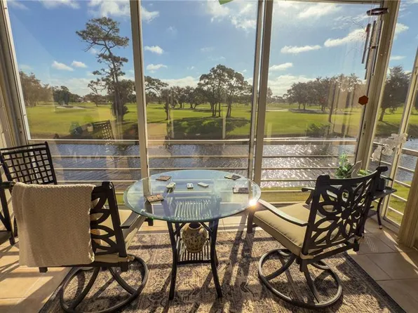 7461 W Country Club Dr N, Sarasota, FL