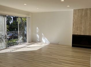 318 N Oakhurst Dr APT 101, Beverly Hills, CA 90210