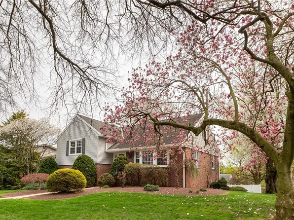 1664 Dauphin Ave, Wyomissing, PA 19610