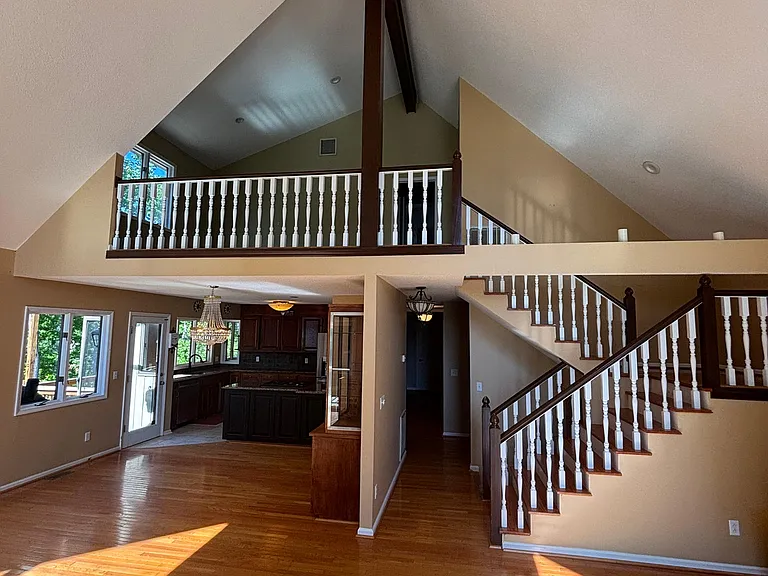 256 Greenbay Rd — Photo 5