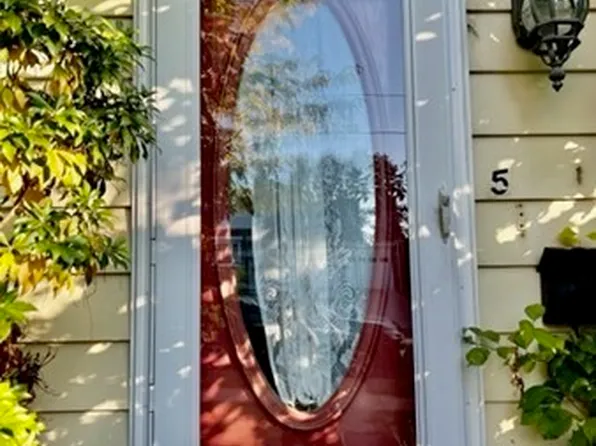 5 Hartford Rd, Worcester, MA 01606