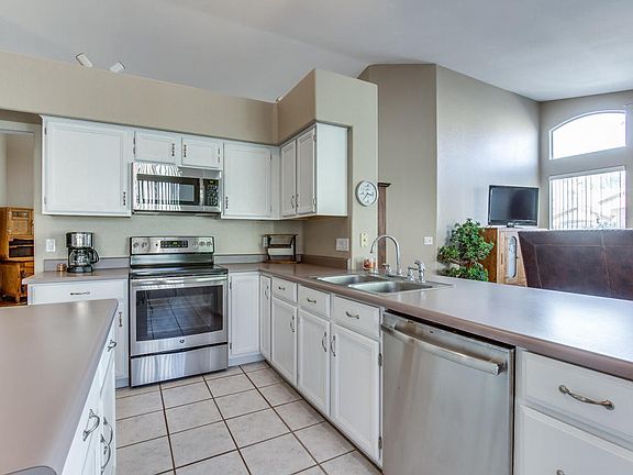 5th image of 3319 N 114th Dr