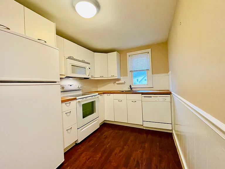 806 Hall St #2 — Photo 4
