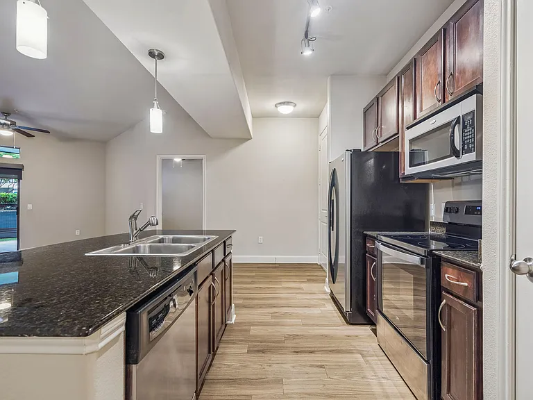 Aston Post Oak — Photo 9