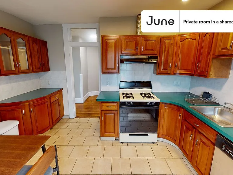 76 Easton St #A — Photo 8