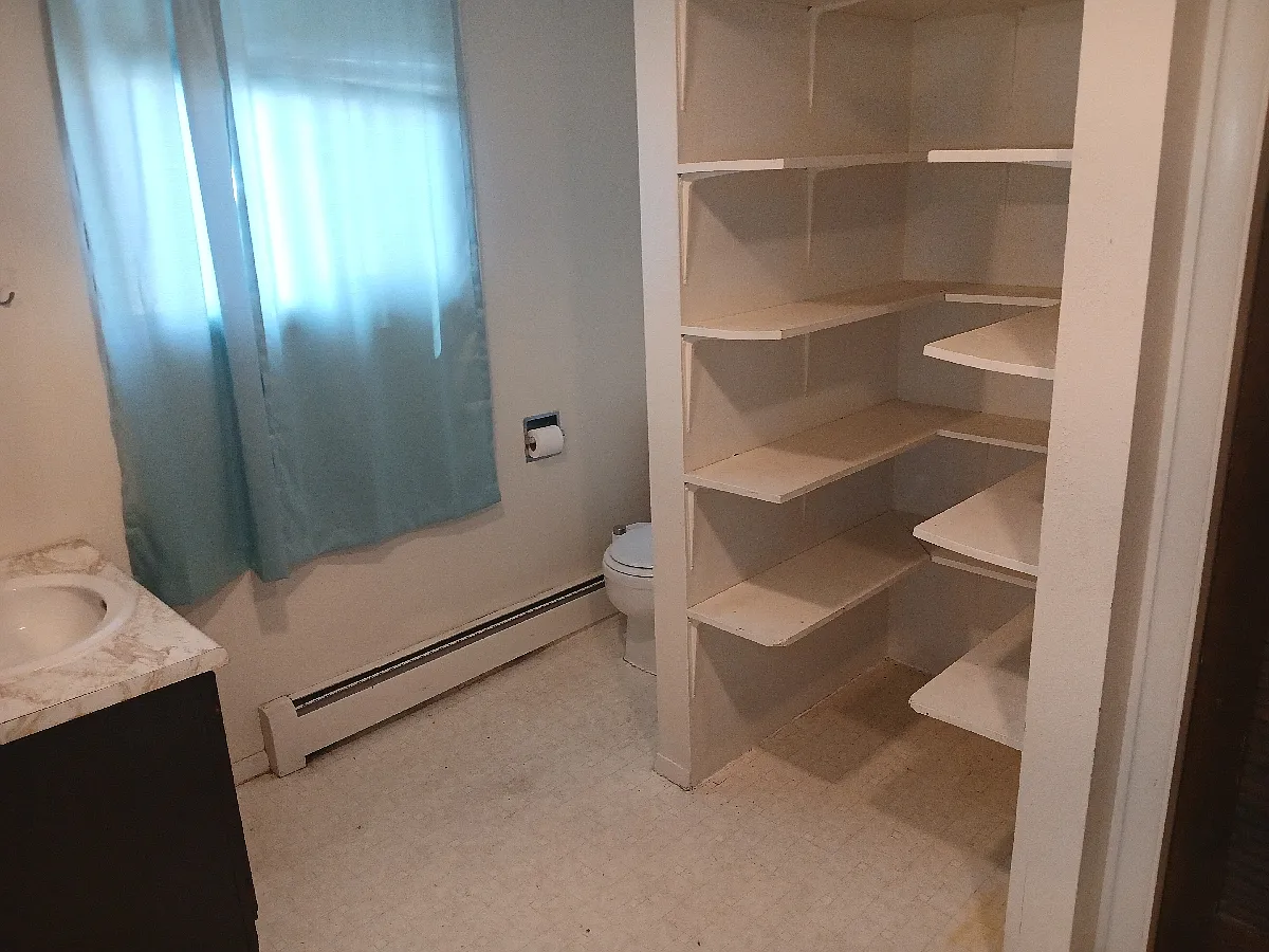3 bed, $1,095 — Photo 3