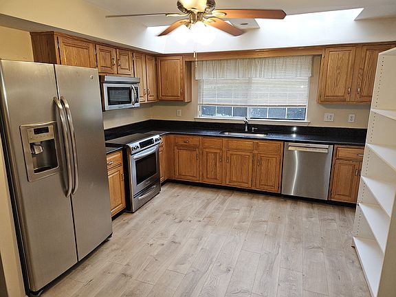 SPACIOS KITCHEN WITH SS APPLIANCES