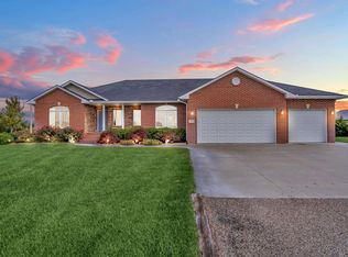 1420 Rolling Hills Ln, McPherson, KS 67460