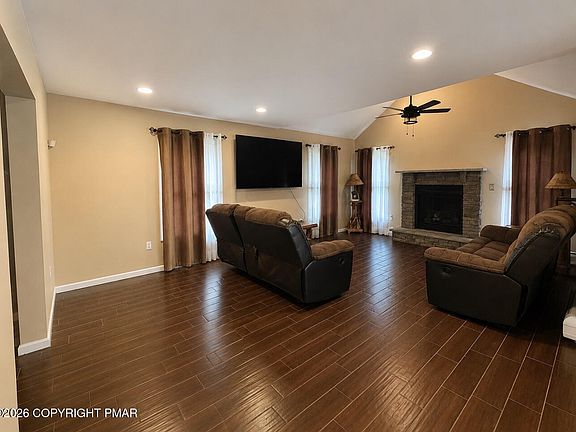 3rd image of 7156 Hickory Ln