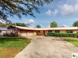 108 Oak Ridge Dr, San Marcos, TX 78666