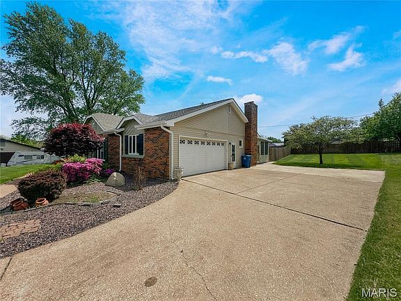 3rd image of 3480 Huntington Ln