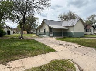 523 Beaman Ave, Oakley, KS 67748