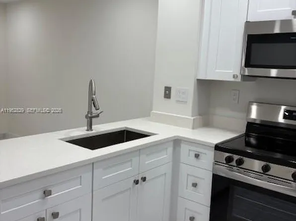 2154 W 60th St APT 12215, Hialeah, FL 33016