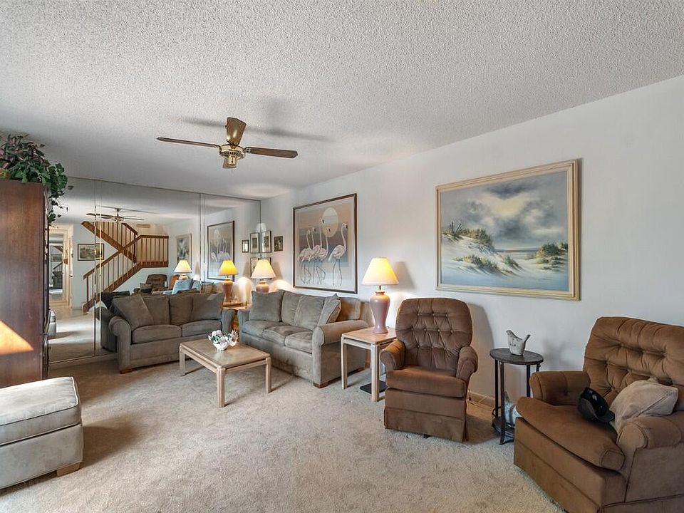 1st image of 465 E Waverly Place #8d