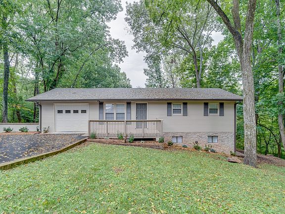 3rd image of 2613 Lakeland Dr
