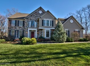 1 Osprey Dr, Mountain Top, PA 18707