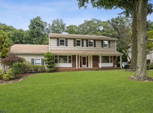 3 Hemlock Rd, Livingston, NJ 07039