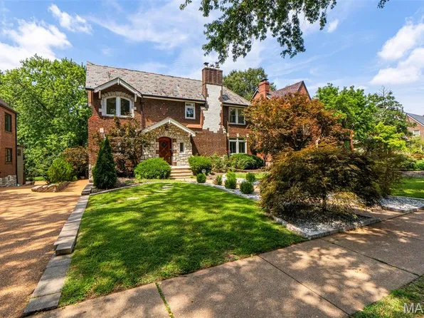 49 Ridgemoor Dr, Saint Louis, MO 63105