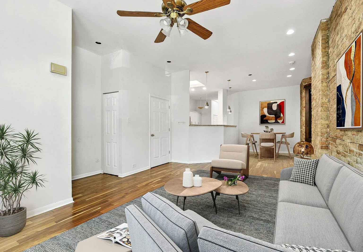 1219 N Damen Ave — Photo 3