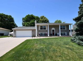 2 Parklane Pl, Kearney, NE 68847