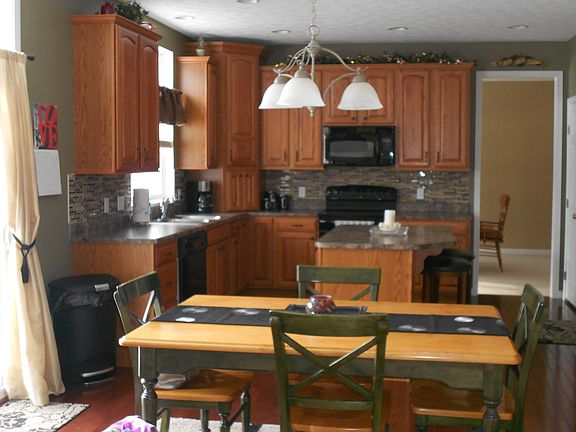 Eat-in area, 10x13