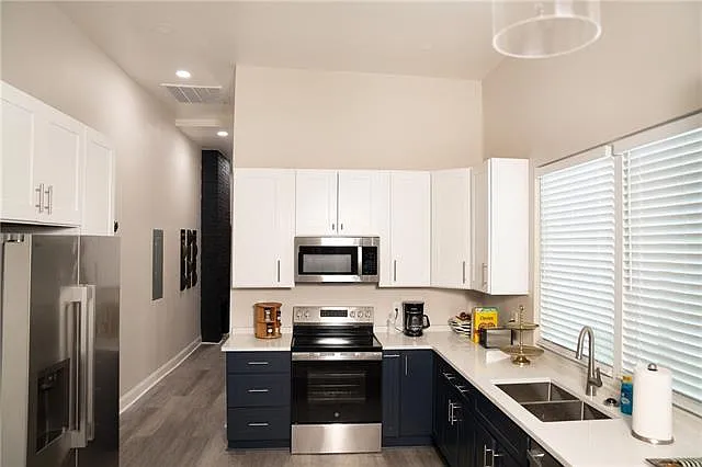 3 bed, 2.0 bath, 1100 sqft, $3,000 — Photo 2