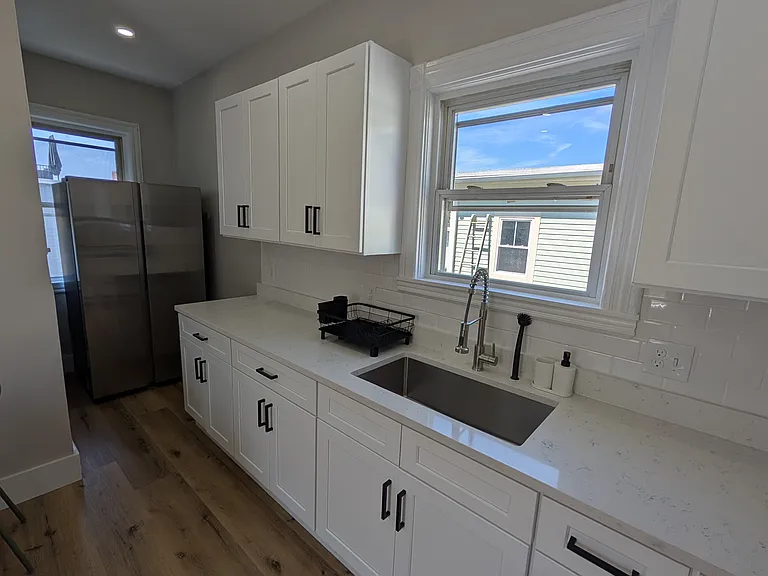 48 Flint St #2 — Photo 3