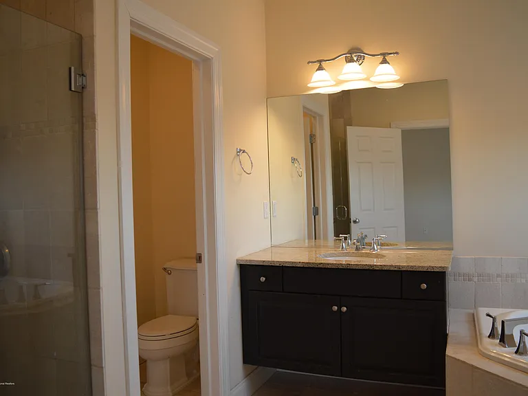 606 Park Ave — Photo 41