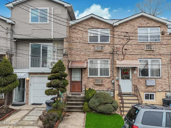 19 Dayna Dr, Staten Island, NY 10305