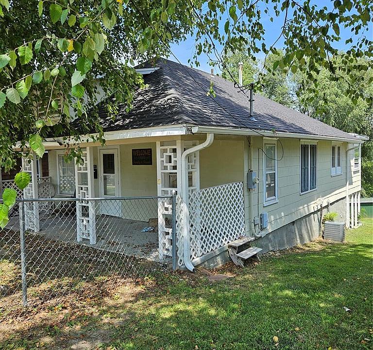 1st image of 1526 Booker St