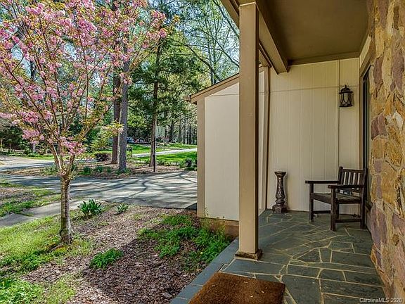3rd image of 3625 Windbluff Dr