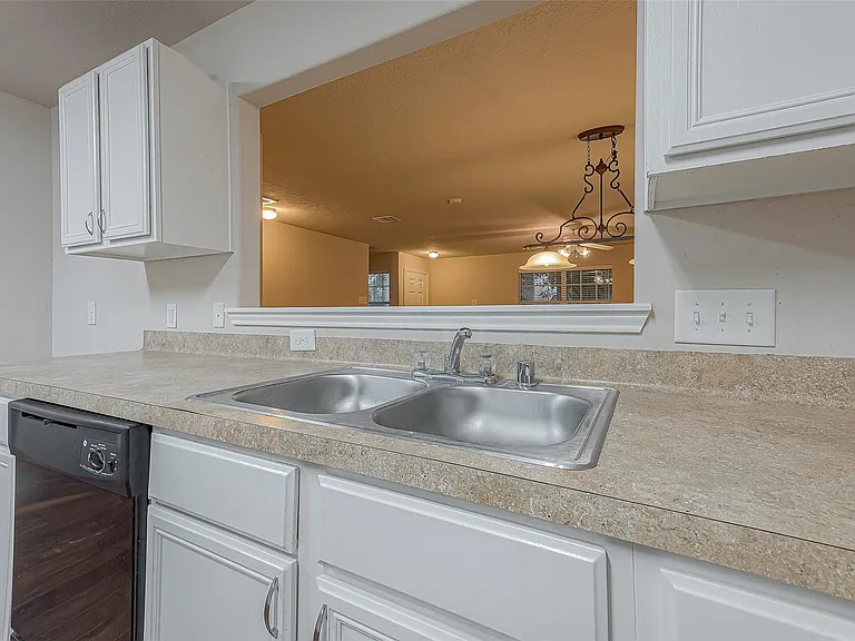 6352 Austinville Dr — Photo 15