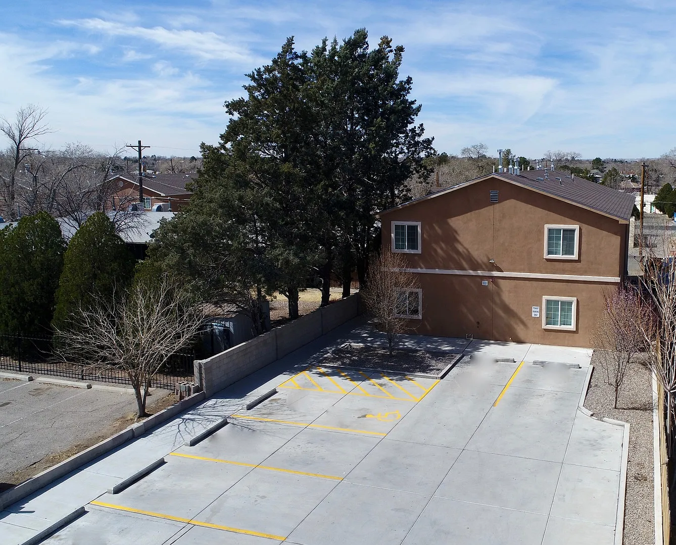 Valencia Apartments — Photo 1