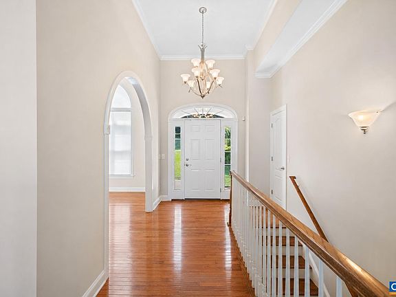 3rd image of 137 Diamond Ct
