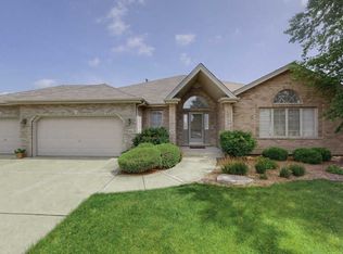 9361 Keswick Dr, Woodridge, IL 60517