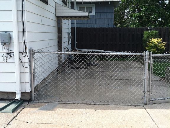 3rd image of 683 Ingraham Ave