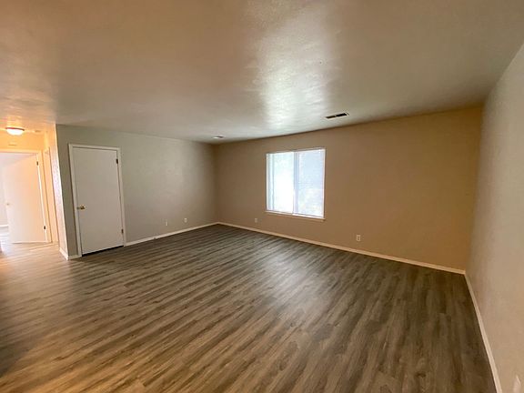 3rd image of 1107 Koch St #5